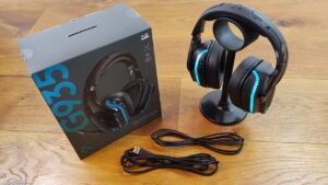 Logitech G935 DTS Wireless Headphones and 2.4GHz Wireless Connection